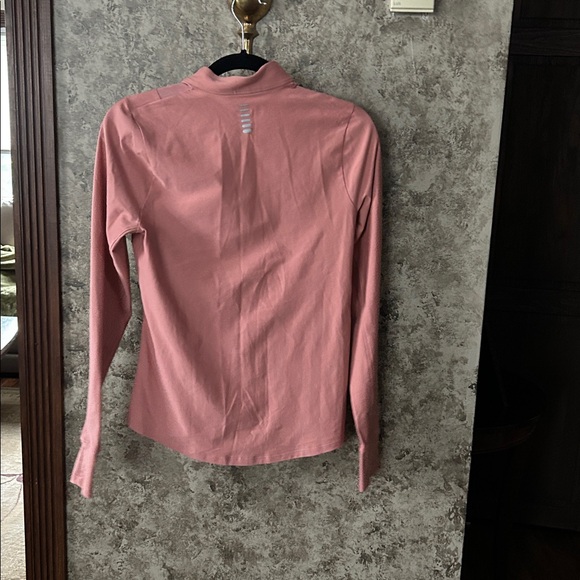 Women’s Under Armour Peach Sz XS Long Sleeve Heatgear Fitted Run Top - Picture 3 of 9